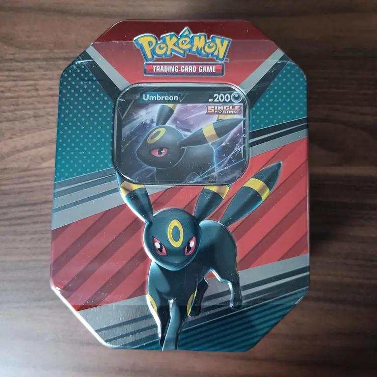 V Heroes Umbreon Tin